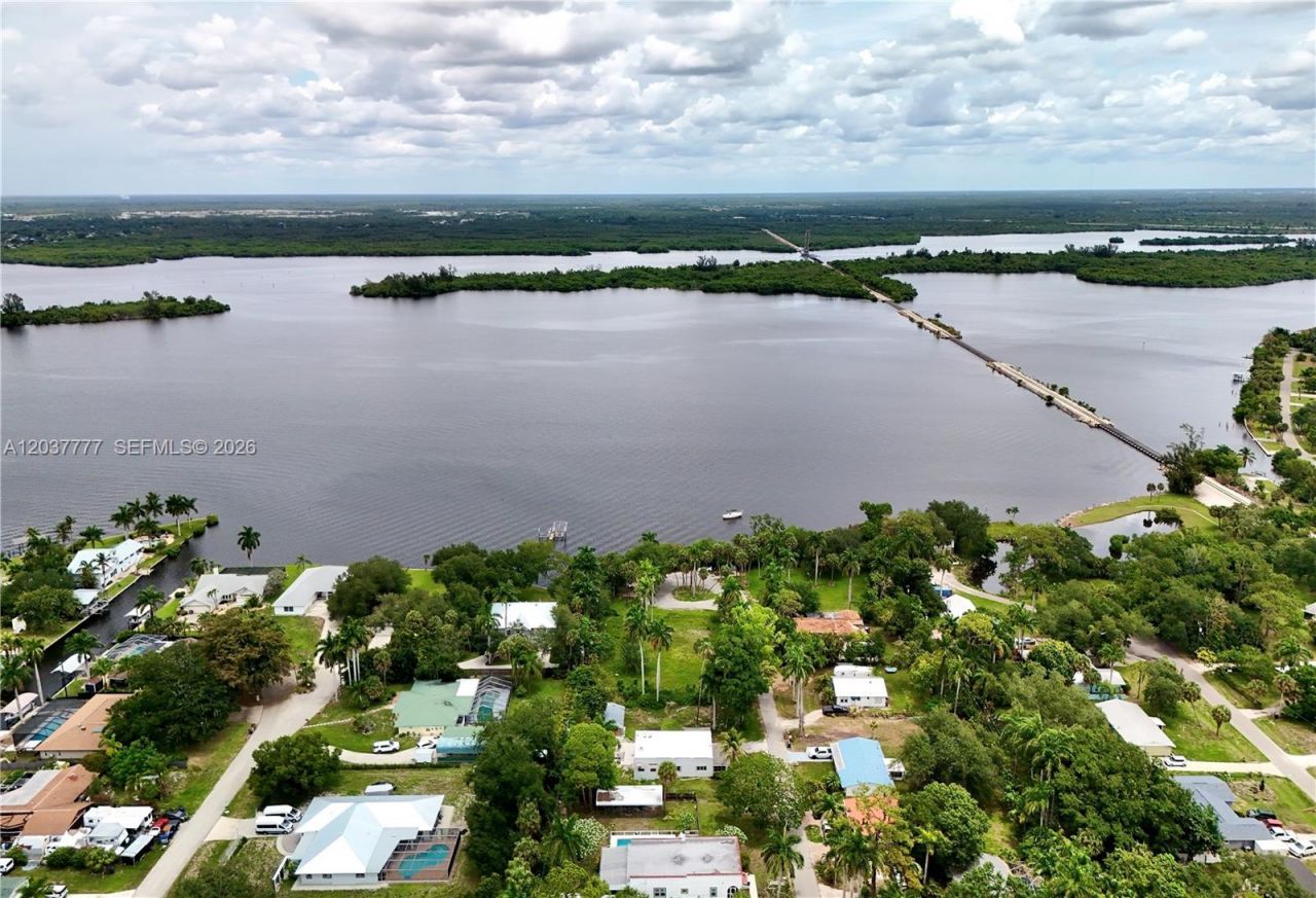 304 Royal Palm Park Rd, Fort Myers, FL 33905 Photo