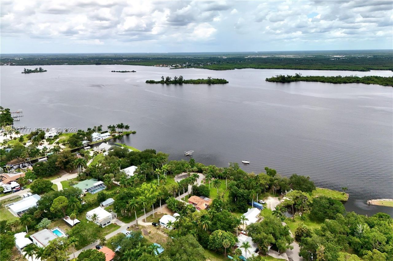 304 Royal Palm Park Rd, Fort Myers, FL 33905 Photo