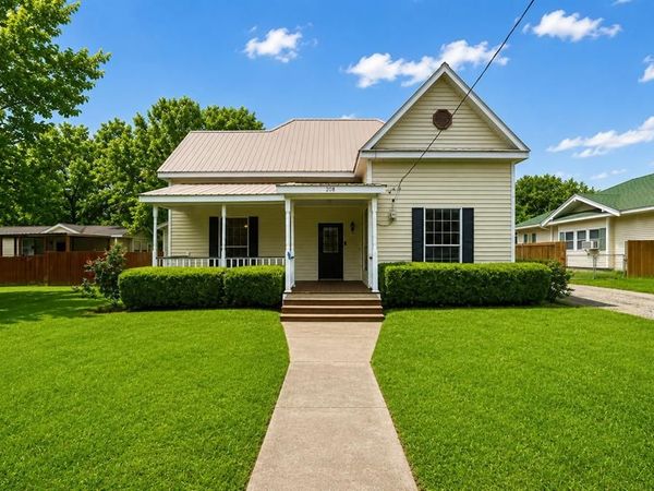 208 Frisco Street , Cumby, TX 75433