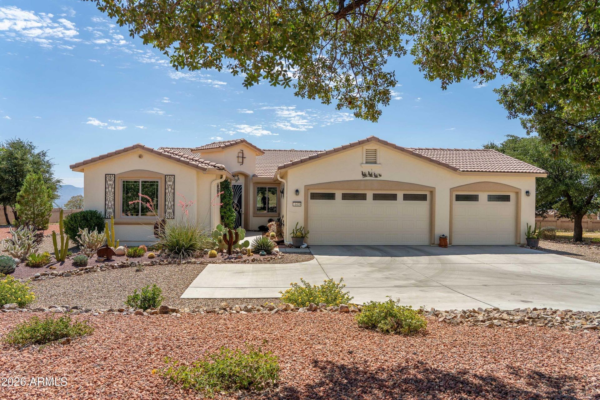 6439 E Saddlehorn Circle, Hereford, AZ 85615 Main Photo