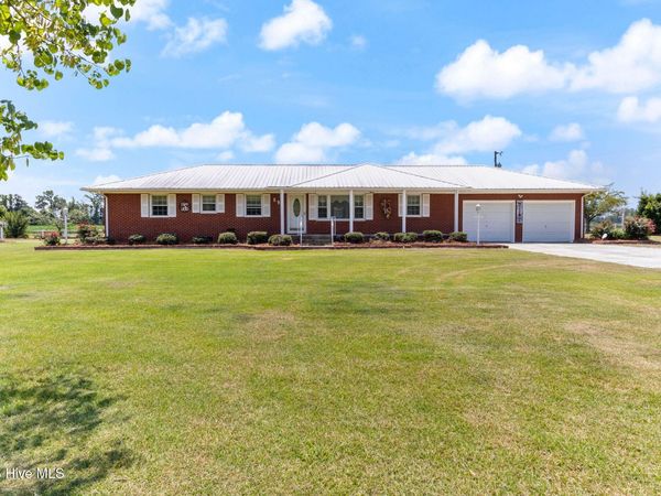 593 Singletary Mill Pond Road , Bladenboro, NC 28320