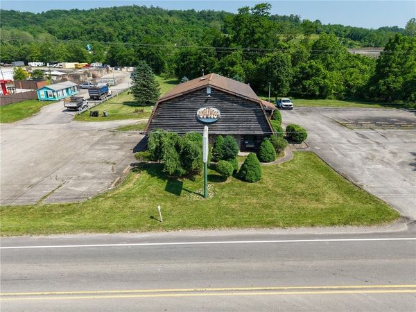670 Pike St, Meadowlands, PA 15347