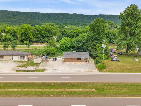 2116 S Roane St, Harriman, TN 37748