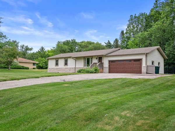 W284N6506 Hawthorne ROAD, Hartland, WI 53029
