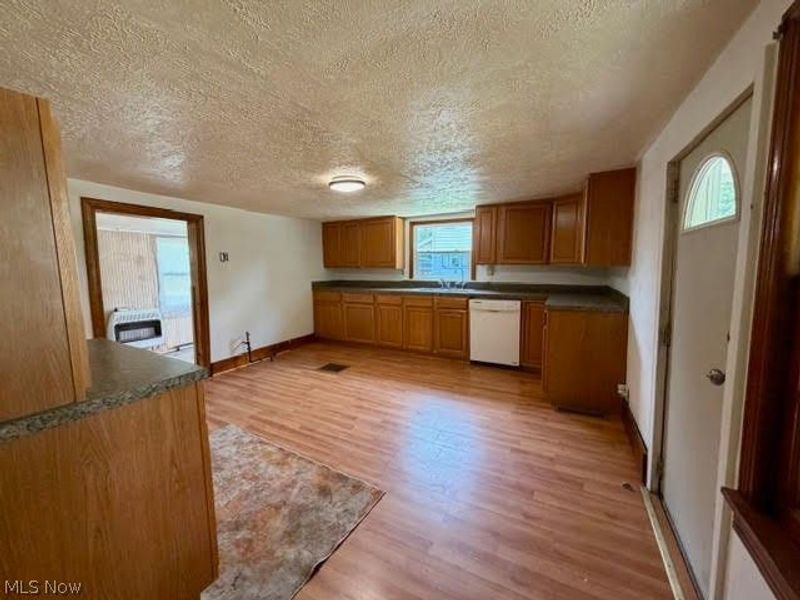 5649 Park Road, Leavittsburg, OH 44430 Photo 2