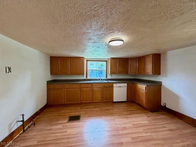 5649 Park Road, Leavittsburg, OH 44430 Photo 4