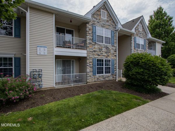 414 Wedgewood Circle, Unit 25, Belford, NJ 07718