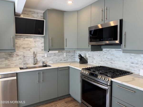 15 Beachway Avenue, Unit 10, Keansburg, NJ 07734