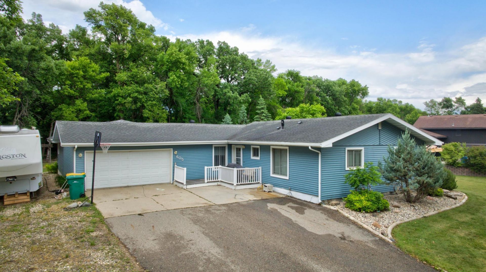 605 Sheyenne Street  primary photo
