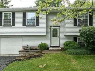 16 Falcon Drive , West Henrietta, NY 14586