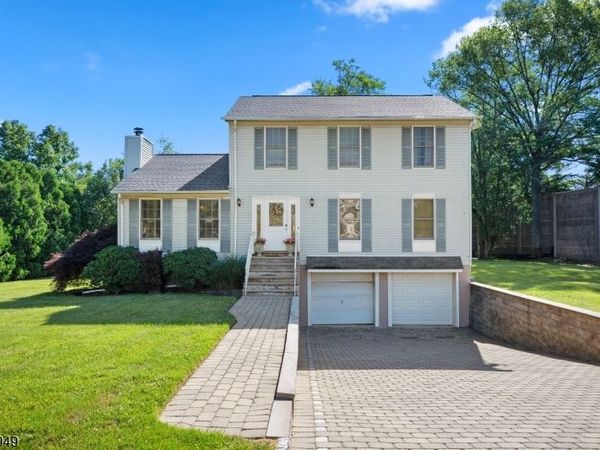 32 Montville Ave, Montville, NJ 07045