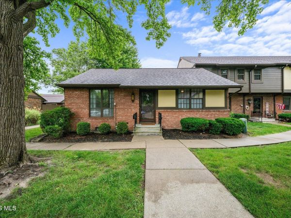 22 Knollwood Drive, Perrysburg, OH 43551