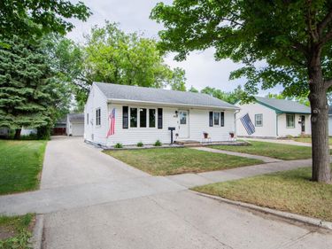 805 13th Street N, Moorhead, MN 56560