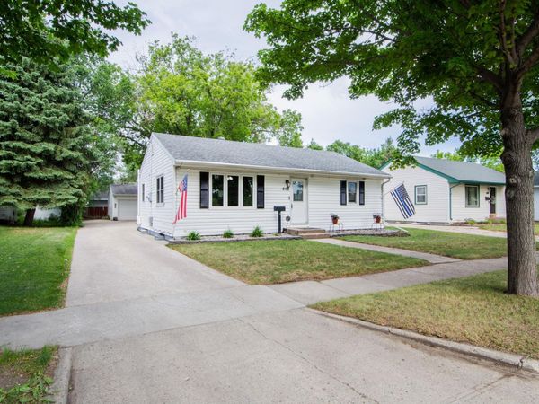805 13th Street N, Moorhead, MN 56560