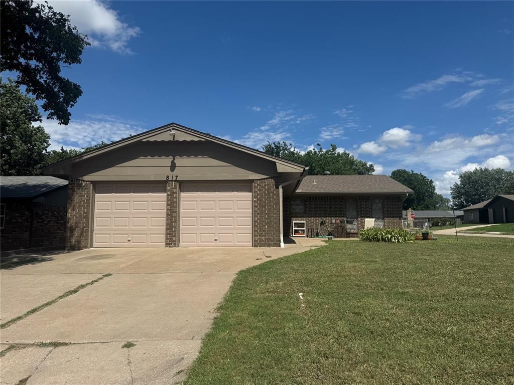 817 Glenwood Drive, Yukon, OK 73099 Main Photo