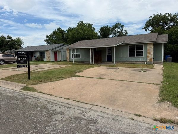 512 Lenora Drive , Taylor, TX 76574