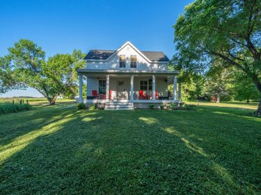 28555 810th Avenue , Graceville, MN 56240