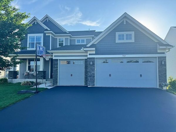 1562 Edgebrook Lane , Carver, MN 55315