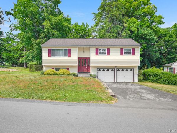 8 Ricky Lane , Poughkeepsie, NY 12601