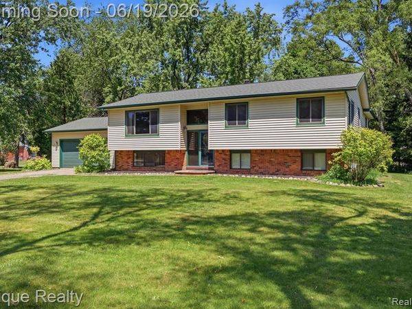 51600 Shelby Road, Shelby Twp, MI 48316