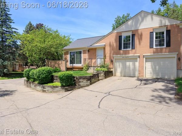 1534 Hidden Valley Lane , Rochester Hills, MI 48306