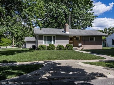 905 Virginia Avenue, Marysville, MI 48040