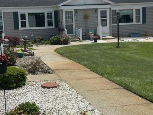 905 Village Lane, Jenison, MI 49428