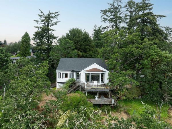 540 View Royal Ave , View Royal, BC V9B 1B7