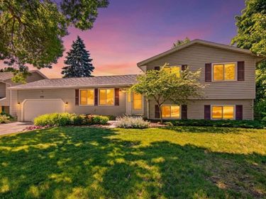 6321 Edgemont Circle N, Brooklyn Park, MN 55428