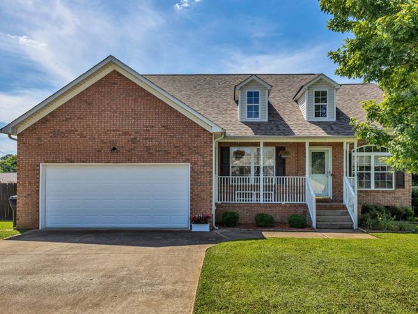 1978 Farmington Ct, Columbia, TN 38401