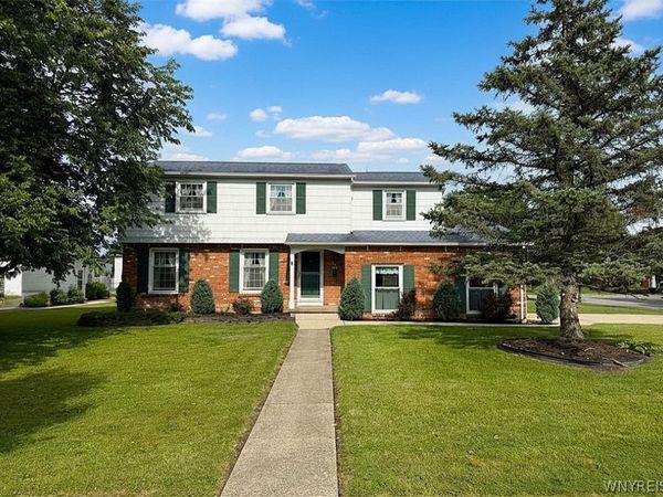 25 Foxpoint W, Buffalo, NY 14221