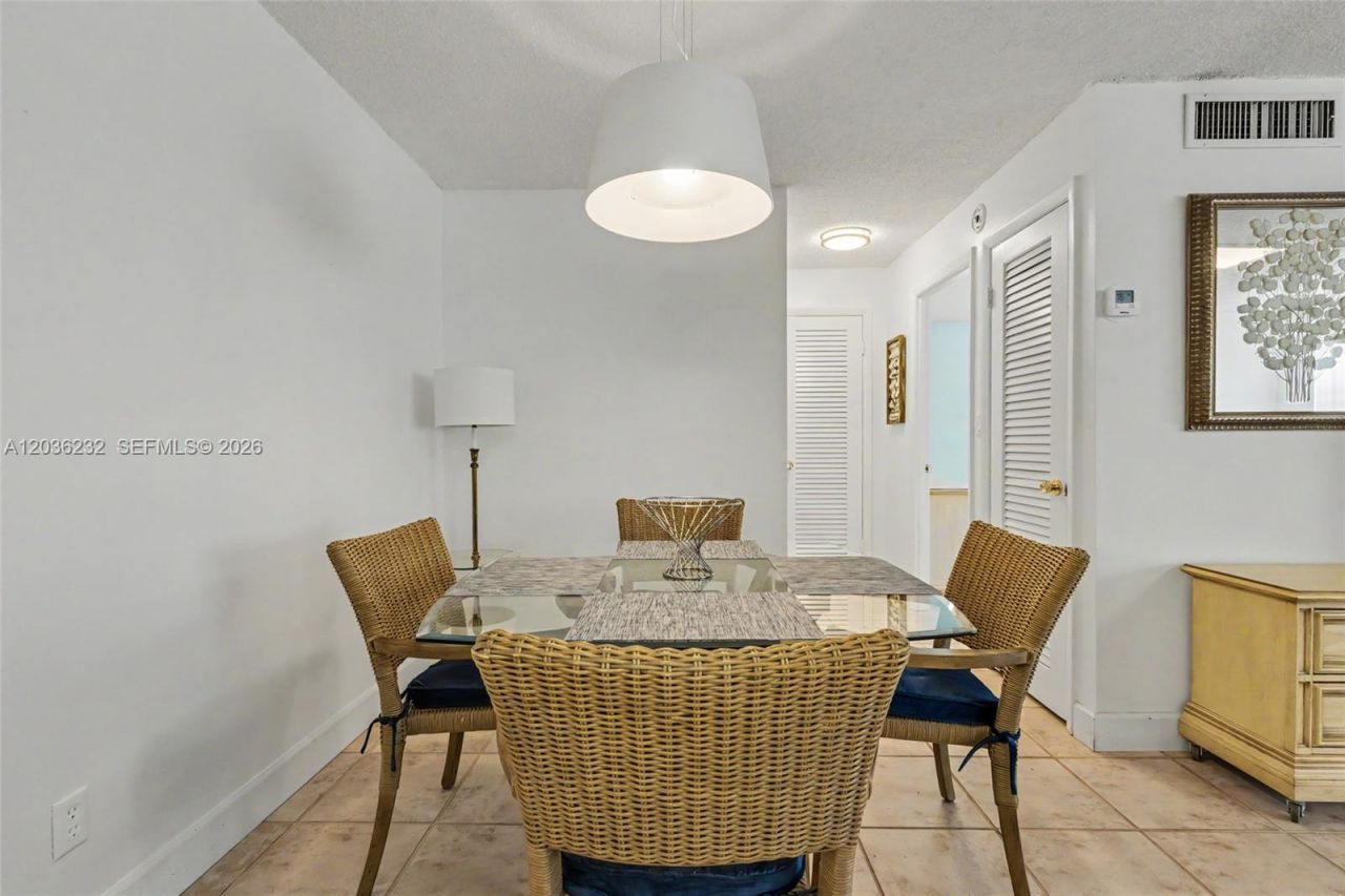 2500 NE 9th St, Unit 111, Fort Lauderdale, FL 33304 Photo