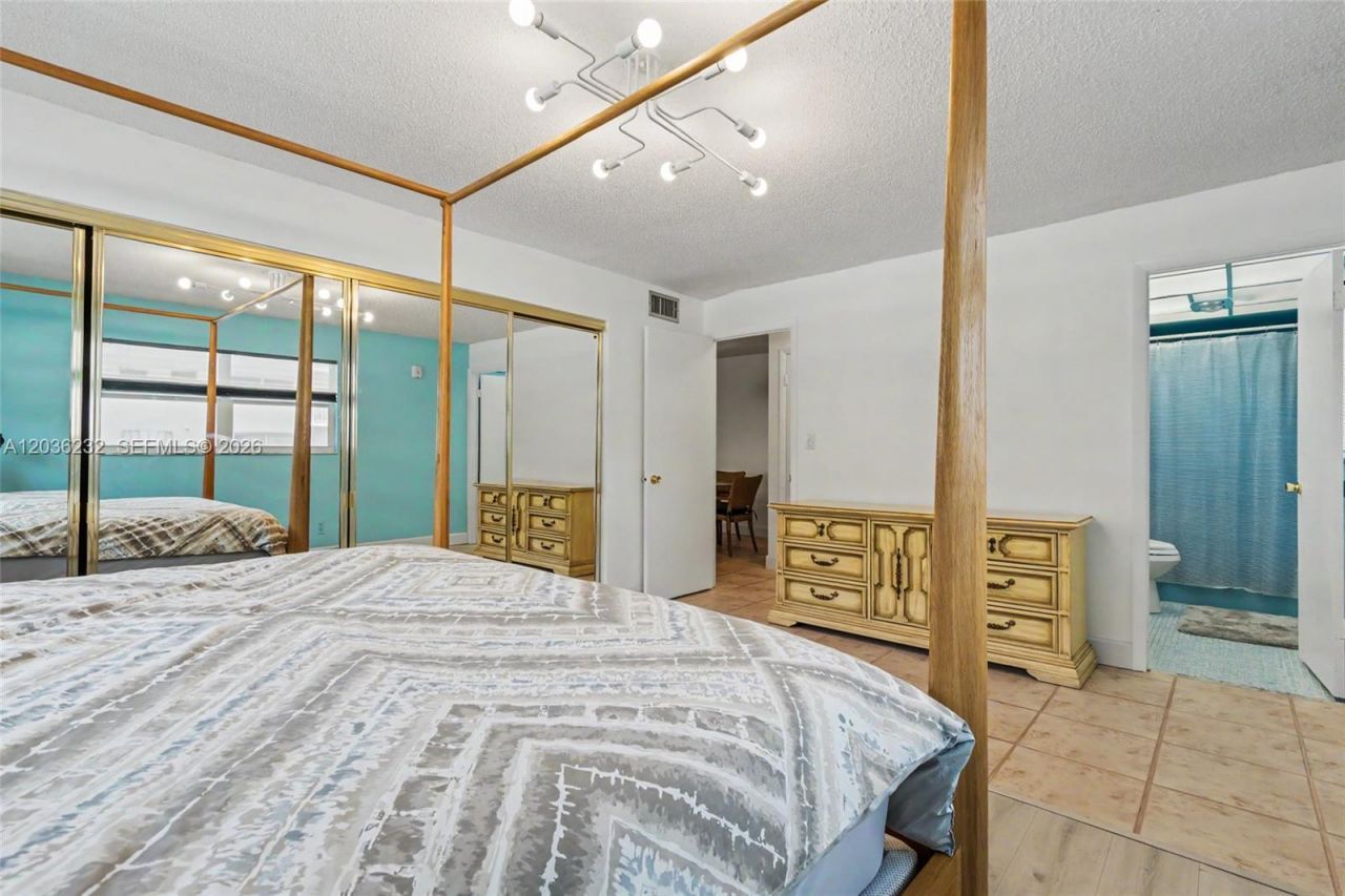 2500 NE 9th St, Unit 111, Fort Lauderdale, FL 33304 Photo