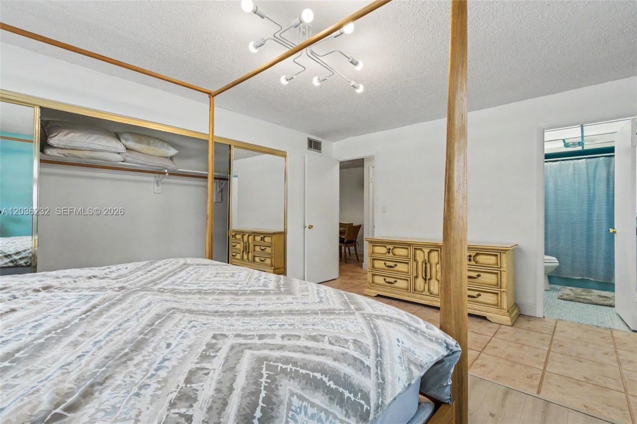 2500 NE 9th St, Unit 111, Fort Lauderdale, FL 33304 Photo