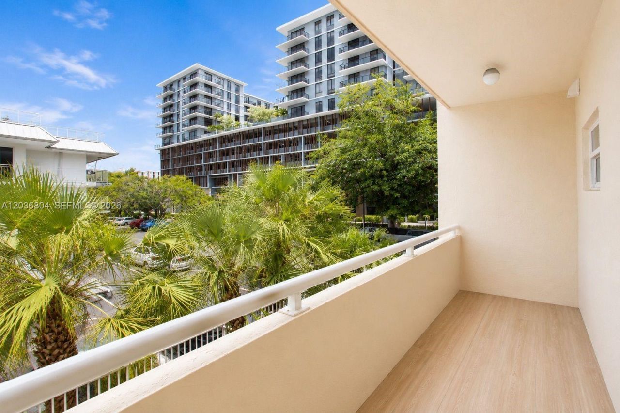 5839 SW 74th Ter, Unit 103, South Miami, FL 33143 Photo