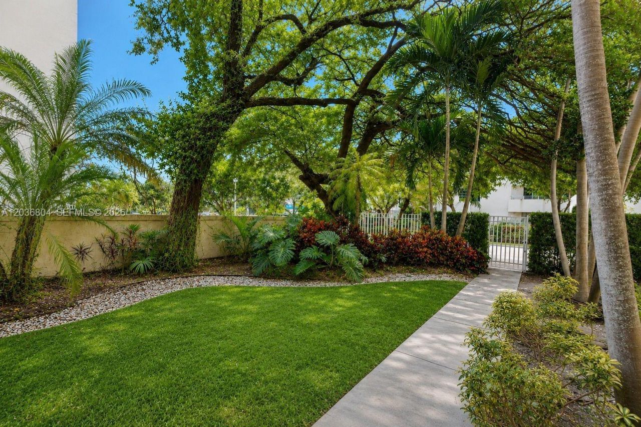 5839 SW 74th Ter, Unit 103, South Miami, FL 33143 Photo