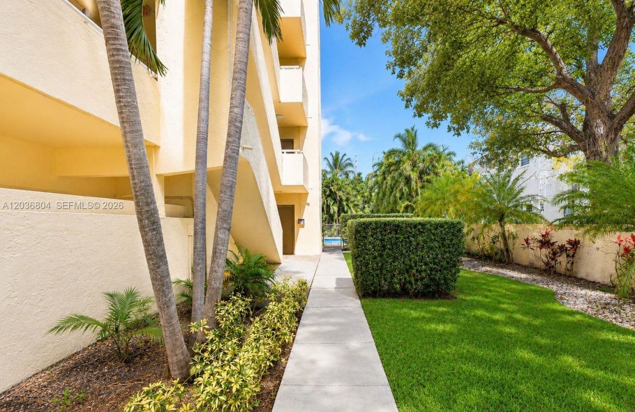 5839 SW 74th Ter, Unit 103, South Miami, FL 33143 Photo