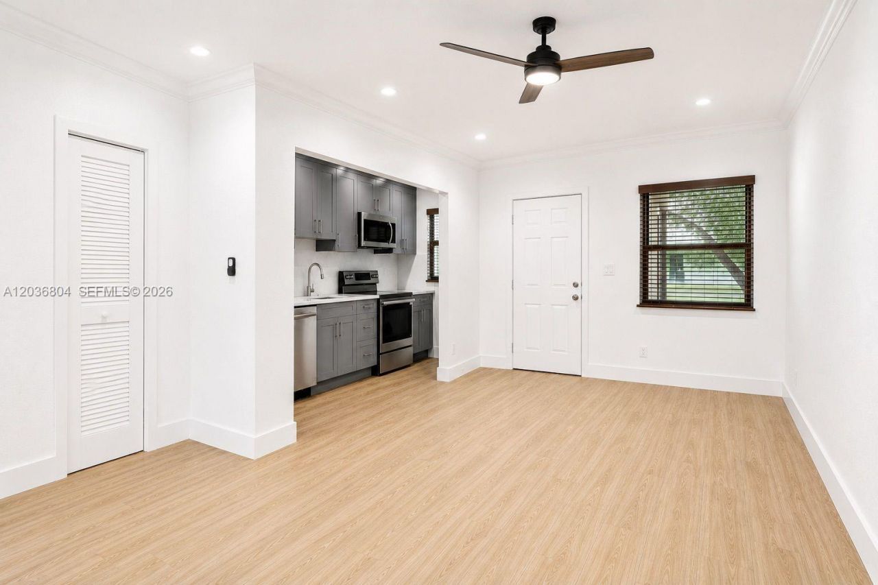 5839 SW 74th Ter, Unit 103, South Miami, FL 33143 Photo