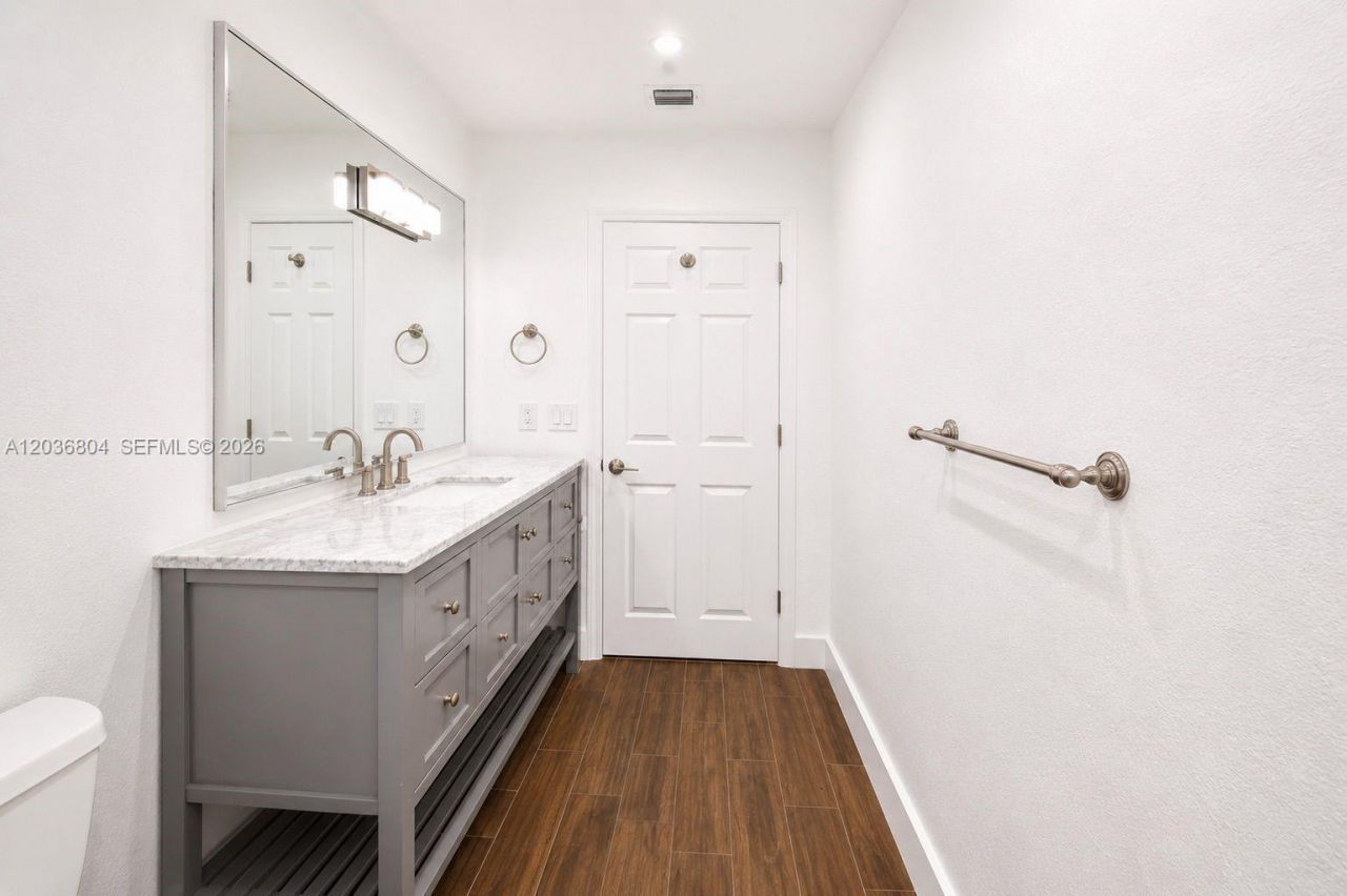 5839 SW 74th Ter, Unit 103, South Miami, FL 33143 Photo