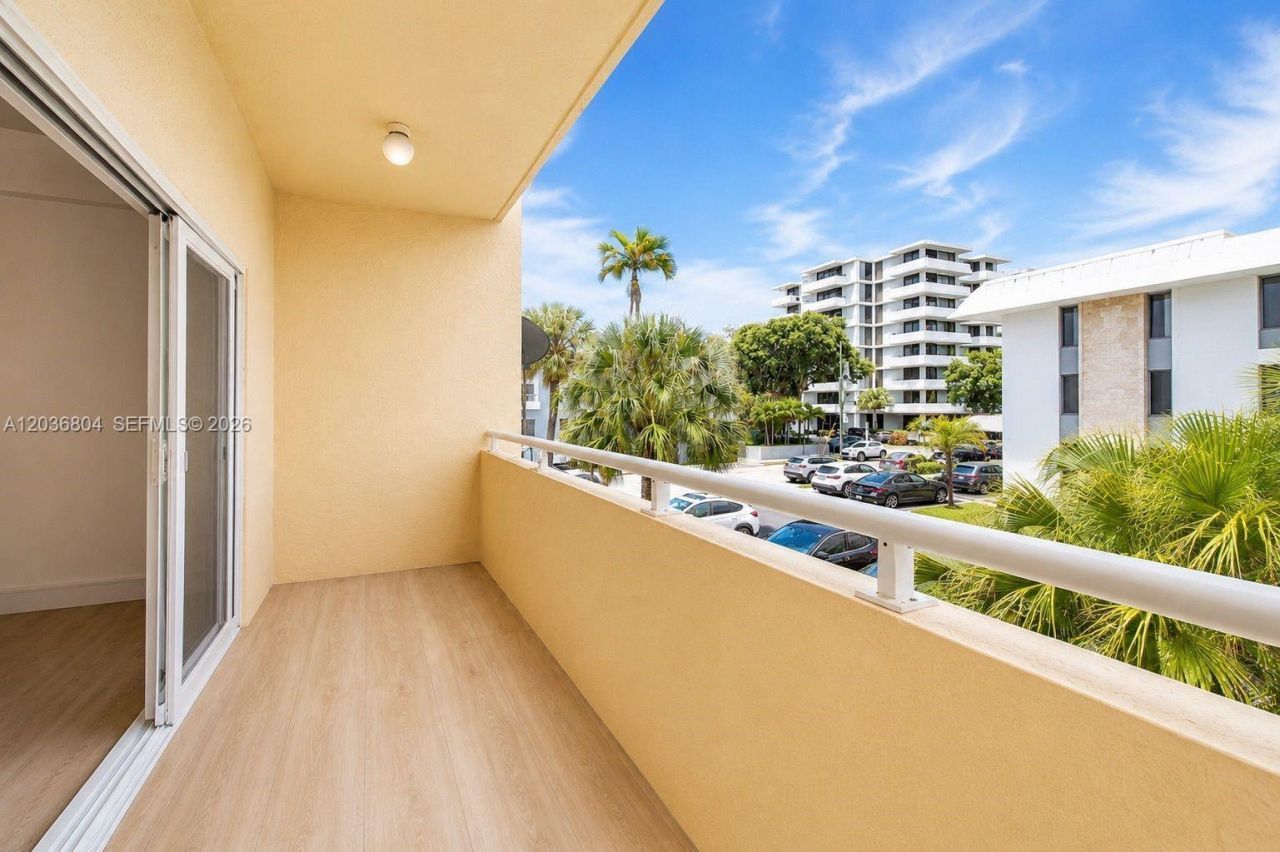 5839 SW 74th Ter, Unit 103, South Miami, FL 33143 Photo