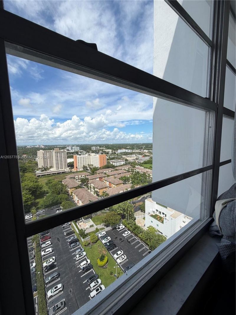 2801 NE 183rd St, Unit 2107W, Aventura, FL 33160 Photo
