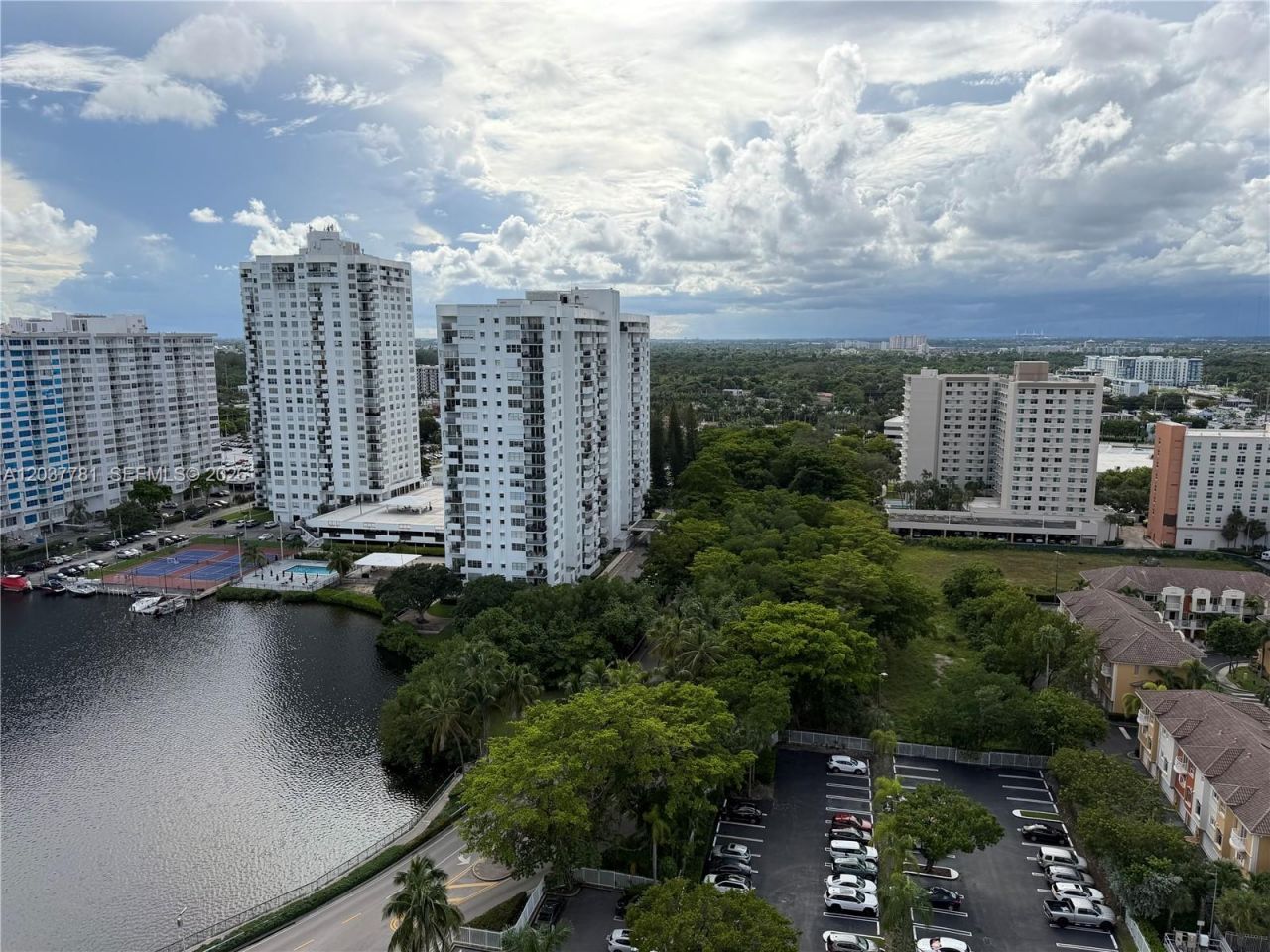 2801 NE 183rd St, Unit 2107W, Aventura, FL 33160 Photo