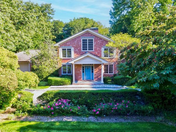 16 Barkers Point Road , Sands Point, NY 11050