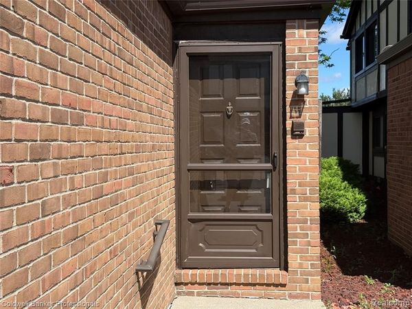 309 Country Club Drive , St. Clair Shores, MI 48082
