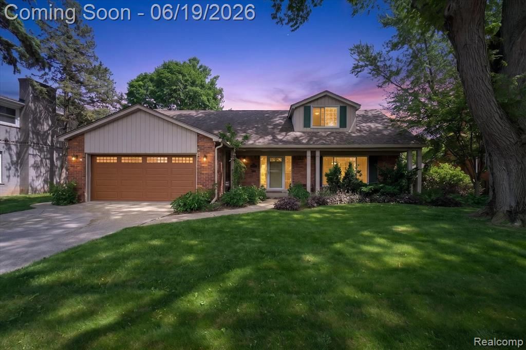 19780 Edshire Lane, Grosse Pointe Woods, MI 48236 Main Photo