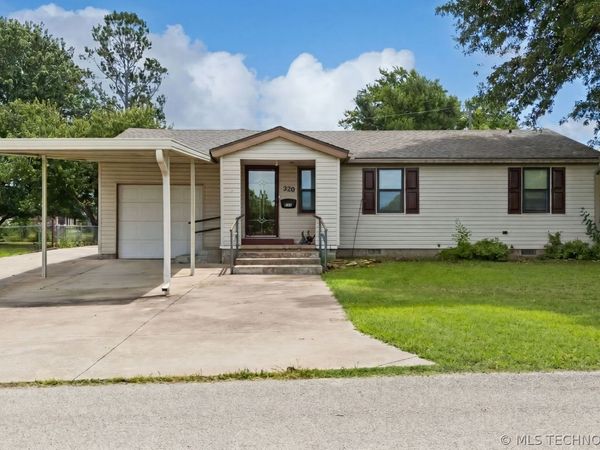 520 NE Wilshire Avenue , Bartlesville, OK 74006