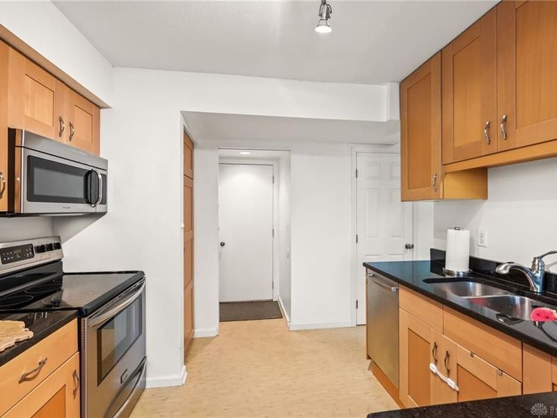 9651 Whalers Wharf, Washington Township, OH 45458 Photo 14