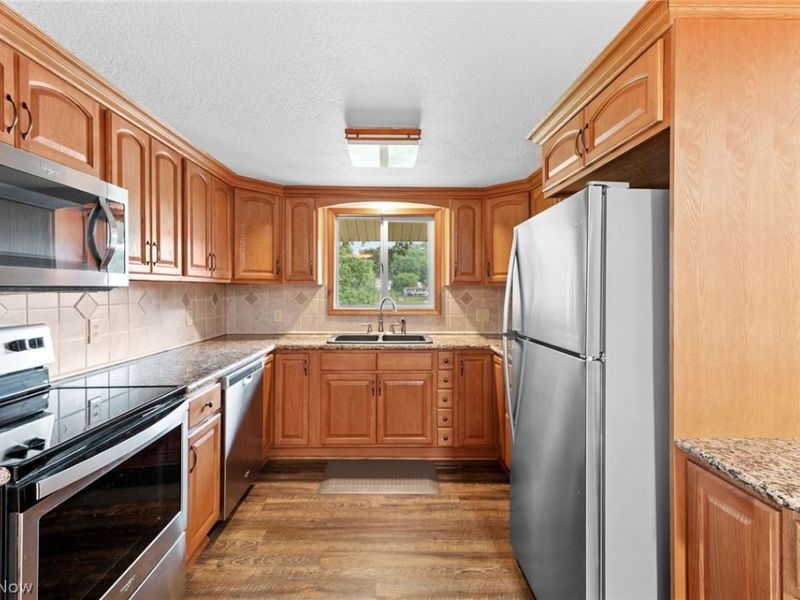 160 W Mohawk Drive , Malvern, OH 44644 Photo 13