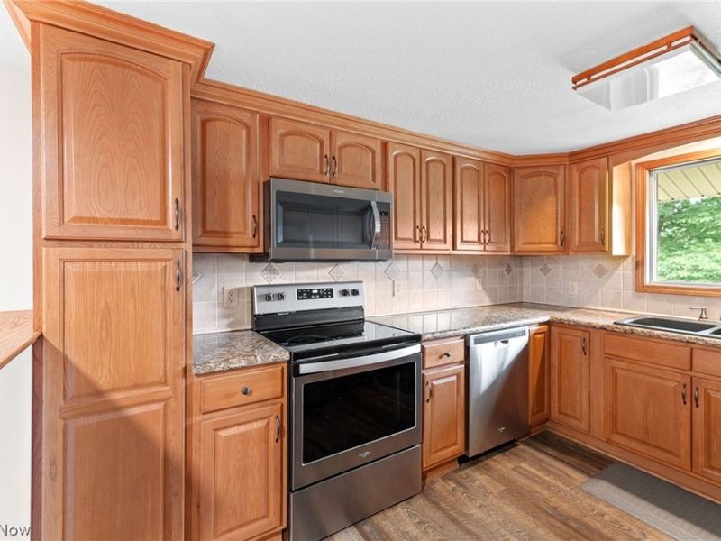 160 W Mohawk Drive , Malvern, OH 44644 Photo 14