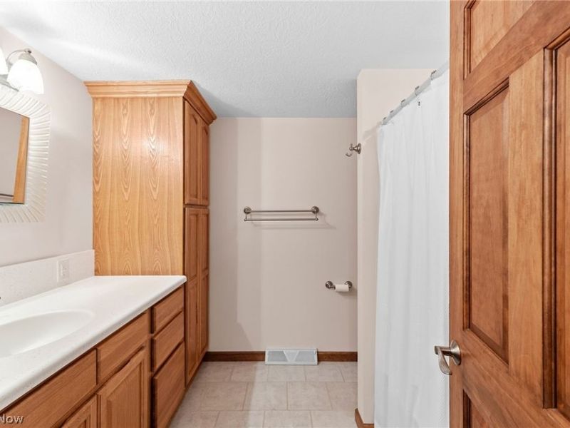 160 W Mohawk Drive , Malvern, OH 44644 Photo 25